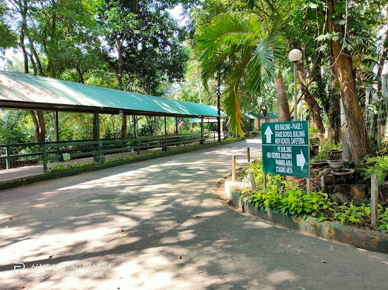 De La Salle Araneta University photo 3