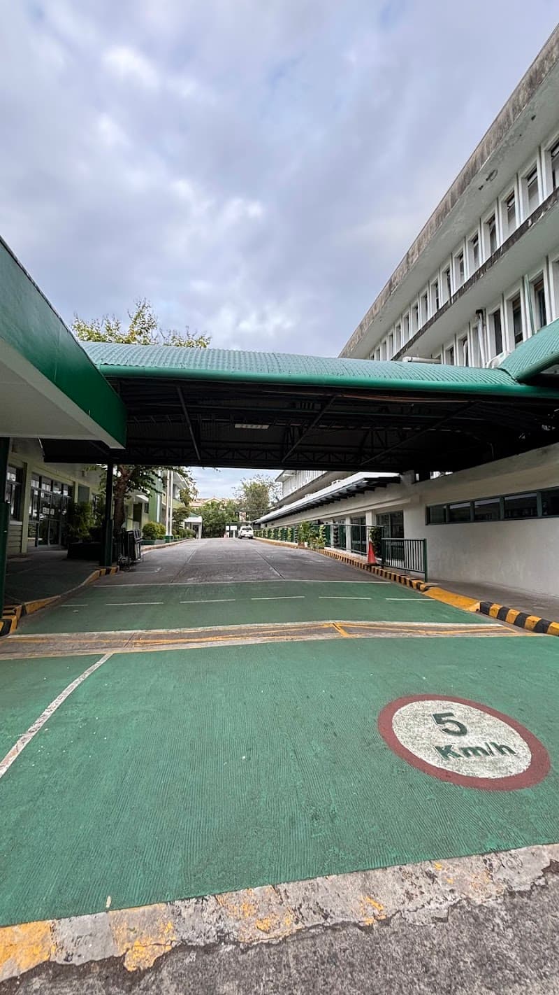 De La Salle Santiago Zobel School photo 3