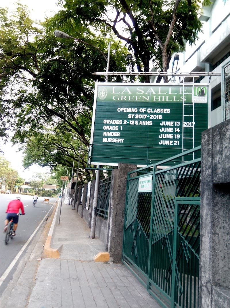 La Salle Green Hills photo 4