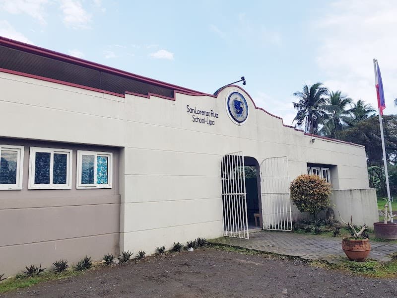 San Lorenzo Ruiz School . Lipa photo 1
