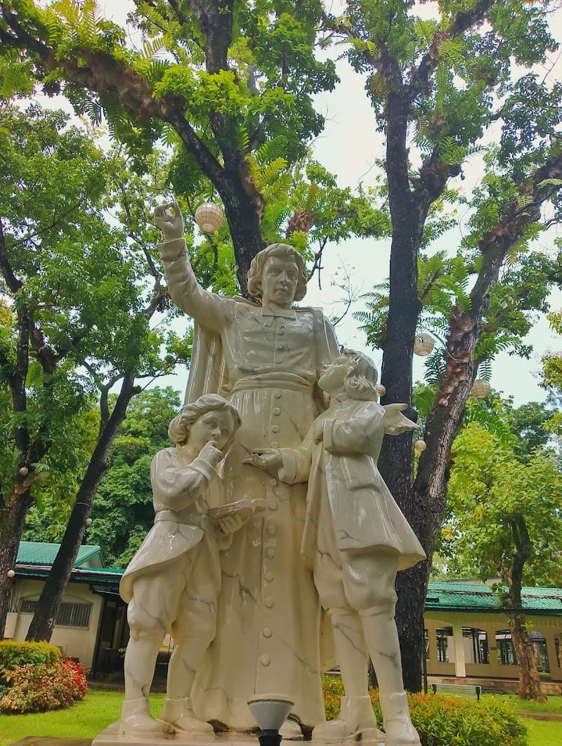 University of St. La Salle photo 4